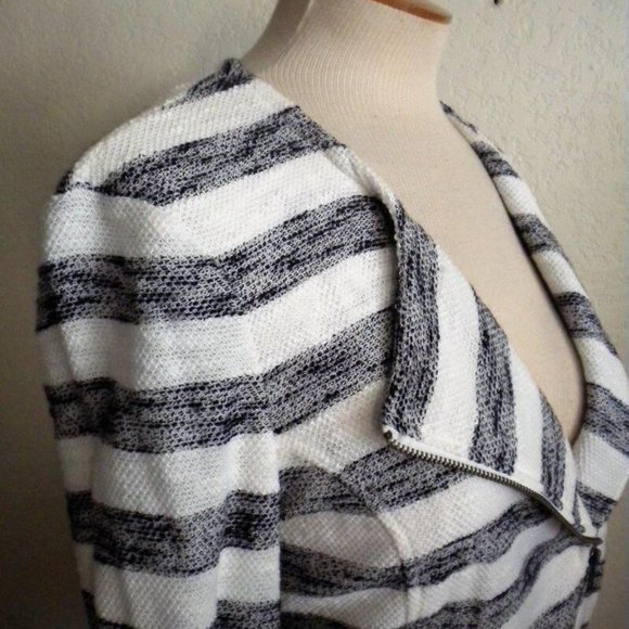 SANCTUARY CLOTHING MS SIZE MEDIUM BLUE AND WHITE STRIPED ASYMMERTICAL ZIP JACKET - Picture 6 of 9
